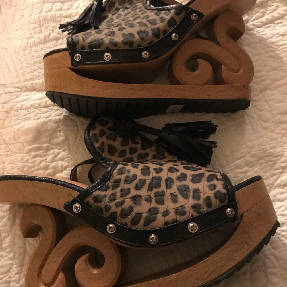 Wedge shoes